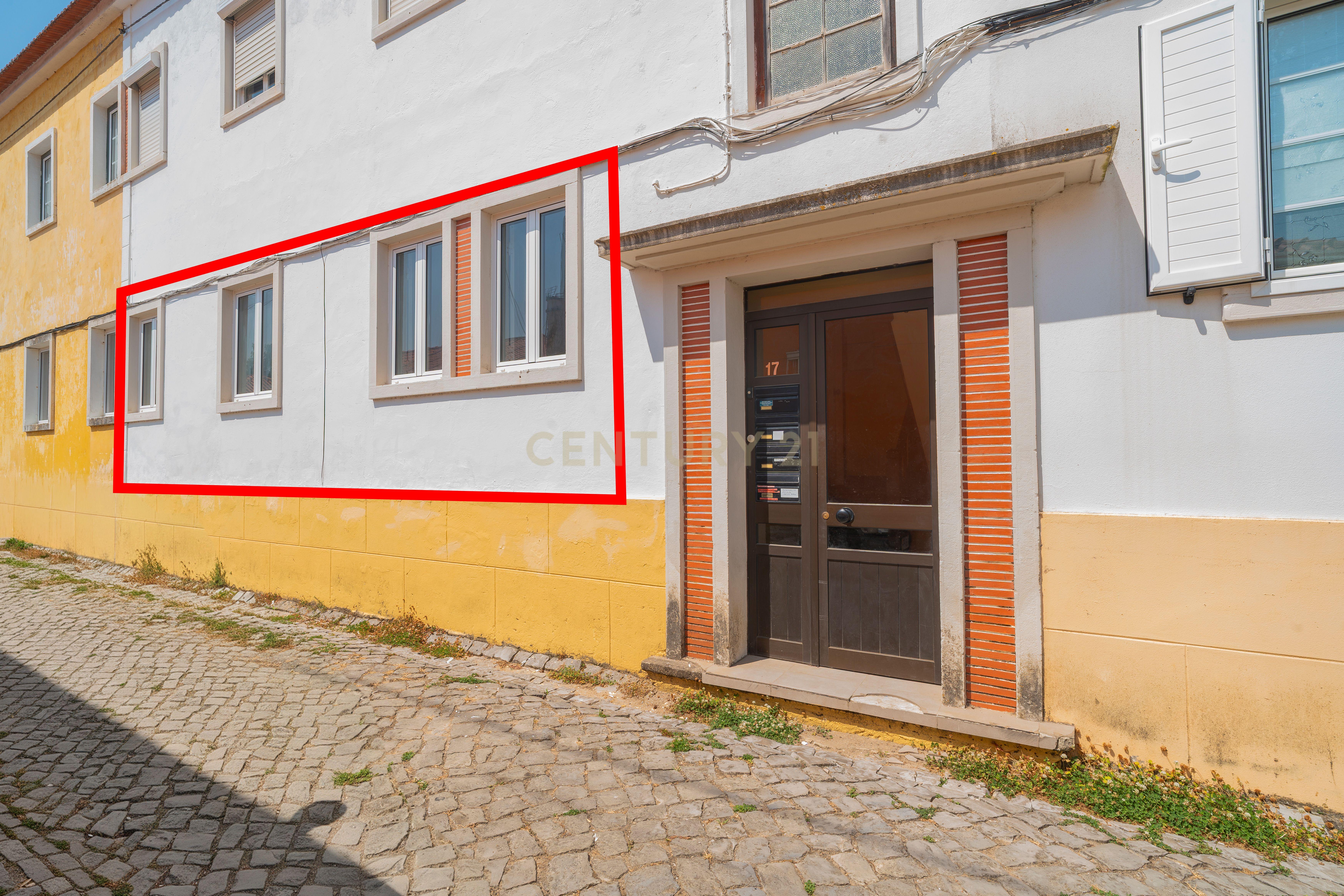 Fotografia 11 de Apartamento T3 Remodelado com Espaço Exterior Privativo | Alcobaça
