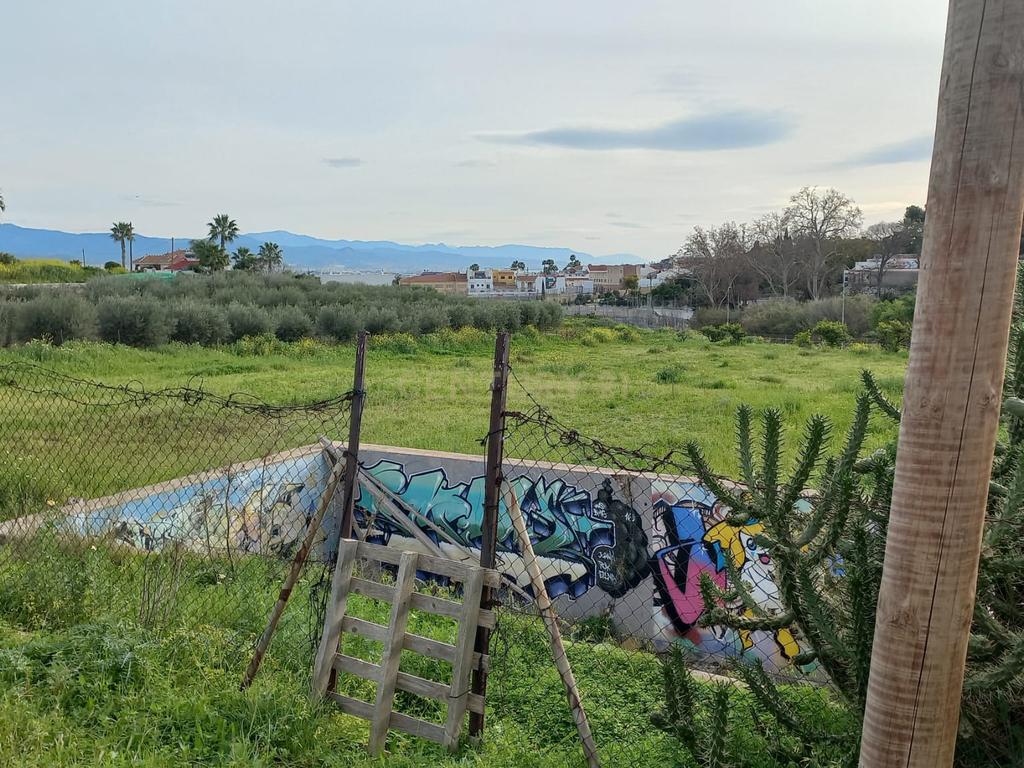 Terreno rústico em Alhaurin de la Torre (Málaga): Vistas de montanha e acesso a serviços - Image 2
