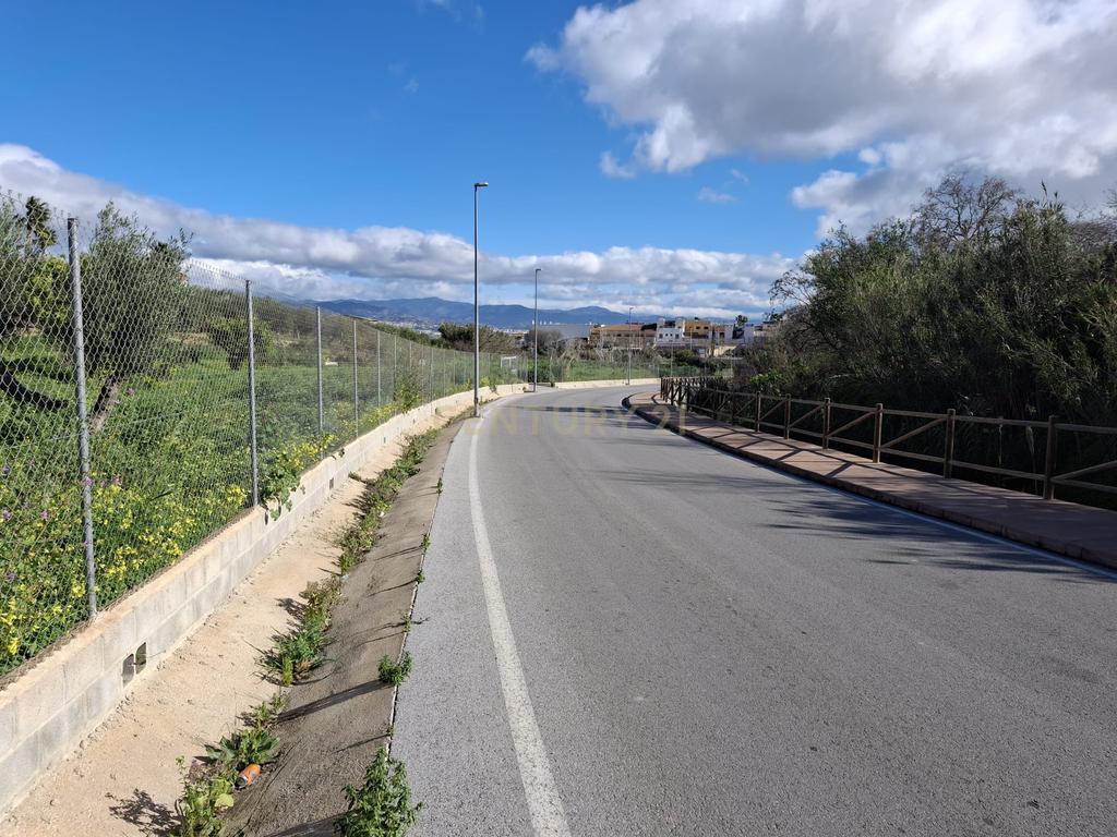 Terreno rústico em Alhaurin de la Torre (Málaga): Vistas de montanha e acesso a serviços - Image 17
