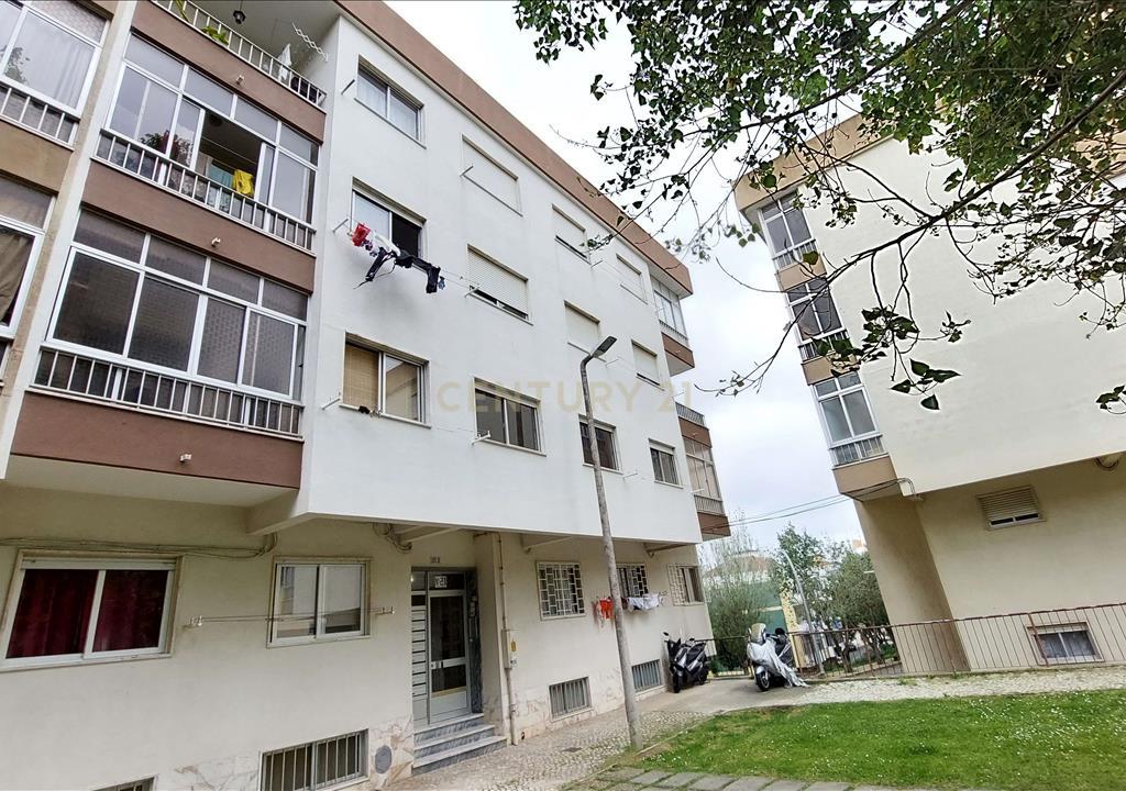 Apartamento T2 Rio de Mouro - Image 1