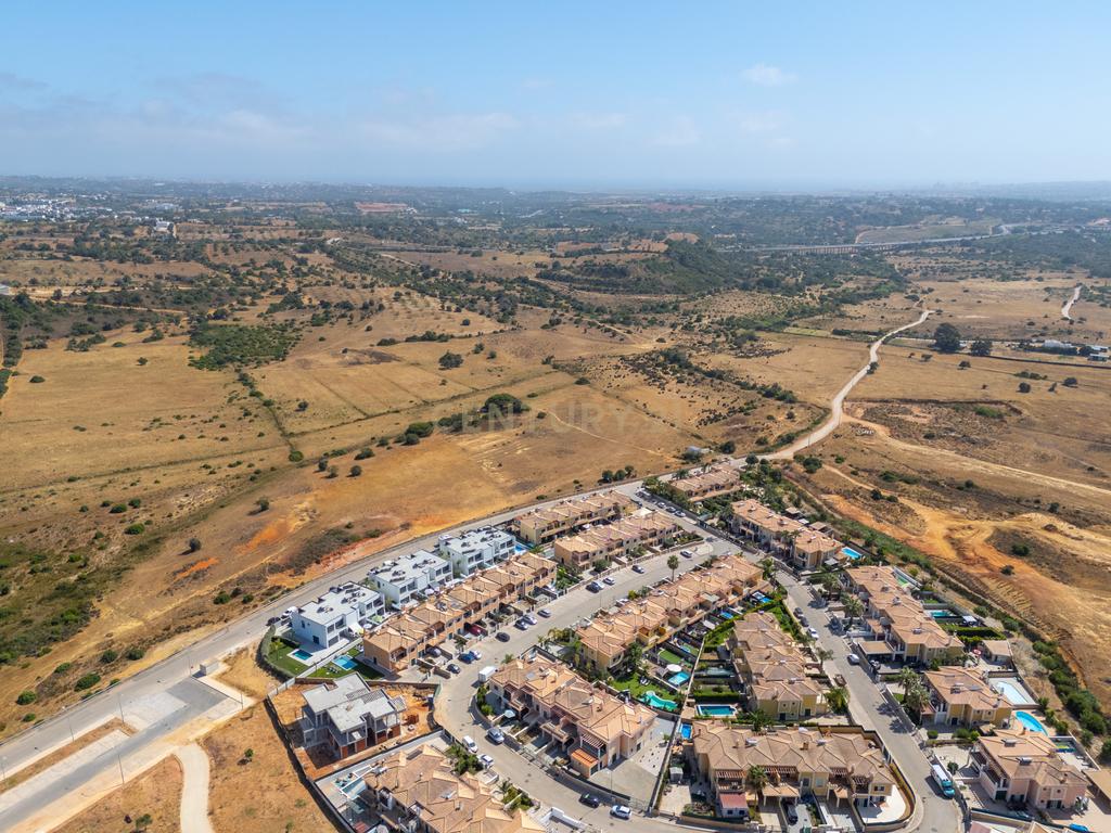 Moradia T3  + 1 Moderna com Piscina e Acabamentos de Luxo – Algoz  - Image 35