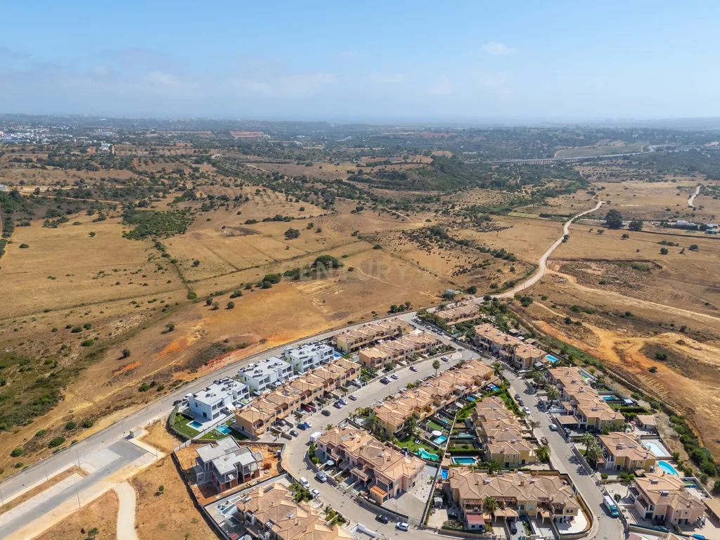 Moradia T3 + 1 Moderna com Piscina e Acabamentos de Luxo – Algoz - Image 35