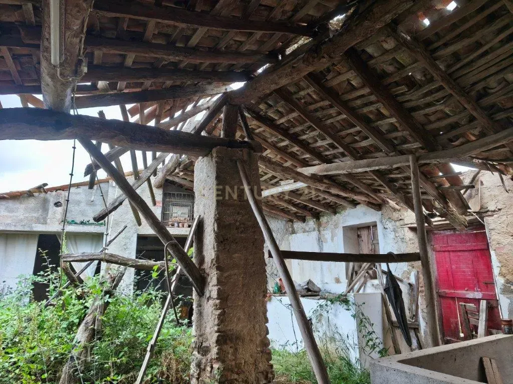 Fotografia 7 de Moradia para reconstrução | 396 m² | Lote 529 m² | Freiria, Torres Vedras