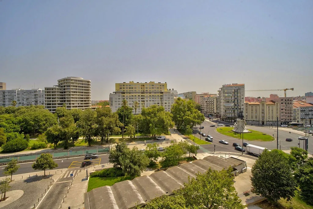 Apartamento Moderno em Campo Grande, Lisboa - 4 Quartos e Vista Panorâmica - Image 3