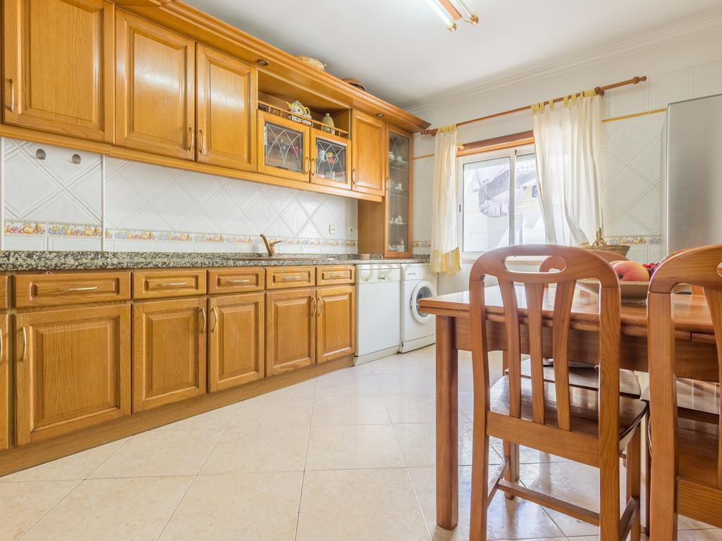 Apartamento T3 em Baixa da Banheira com Garagem - Image 7
