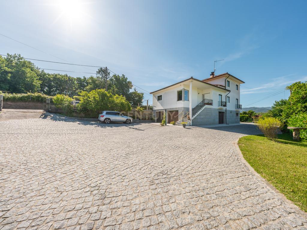 Casa T4 com Vista Panorâmica em Arcos de Valdevez - Image 5