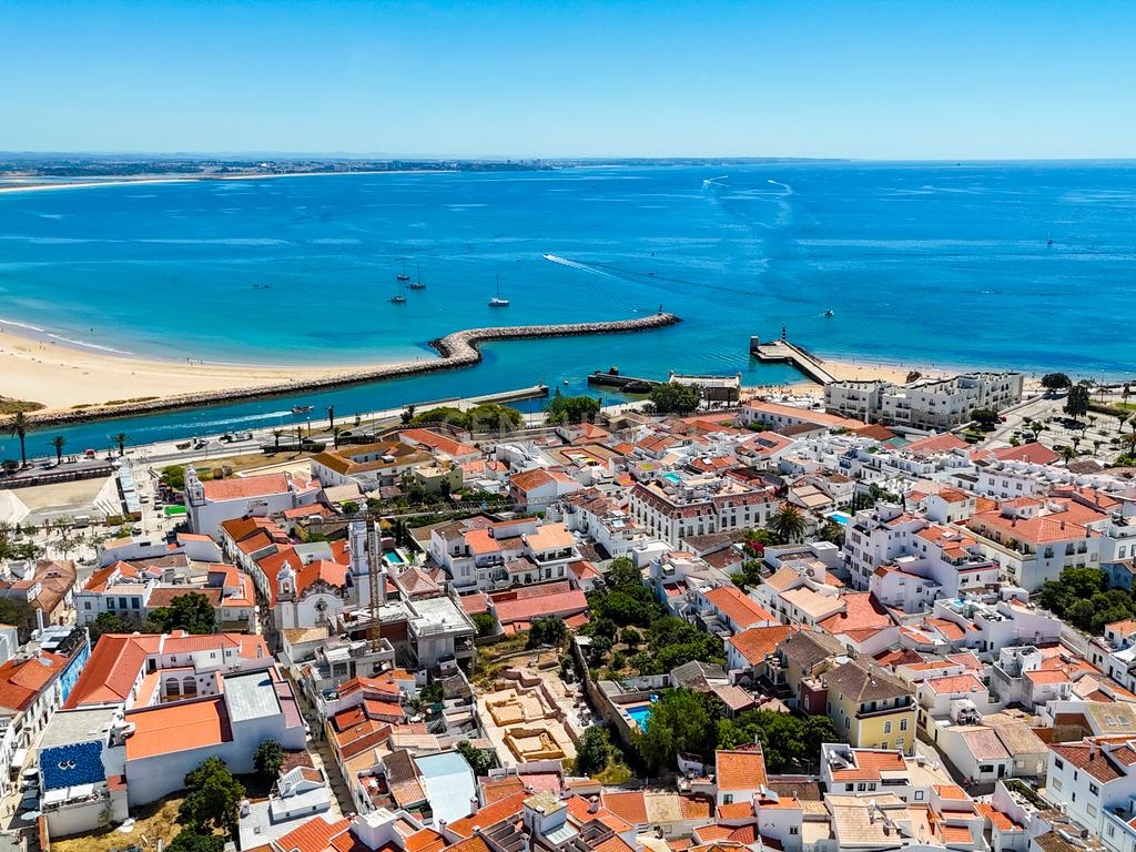 Invista no Coração de Lagos – Moradia T1 Renovada no Centro Histórico - Image 15