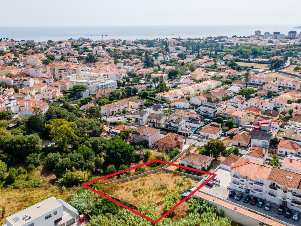 Terreno no Alto da Parede-Cascais, 765m2, com projeto aprovado para 2 moradias - Image 2