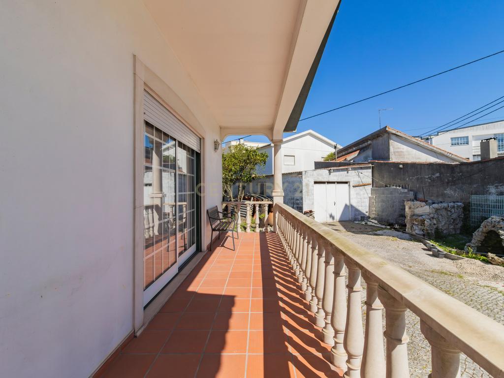 Moradia T5 com terreno - Image 3