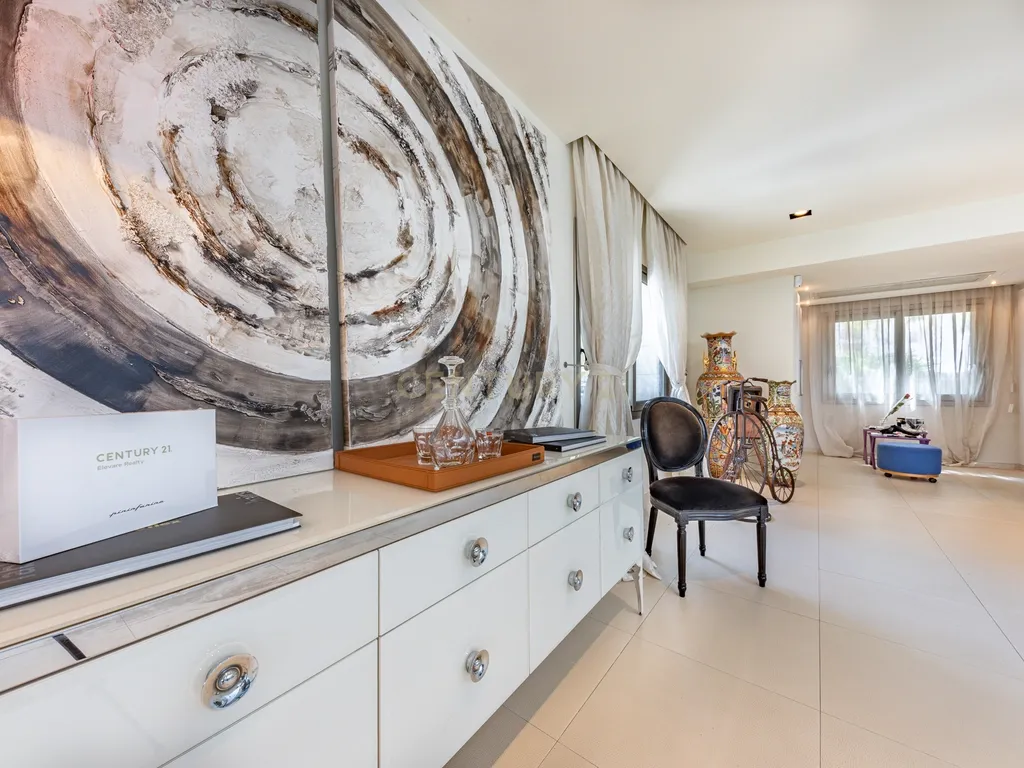 Villa de Design em Segunda Linha de Mar em Sitges com Mobiliário de Marcas de Luxo - Image 35