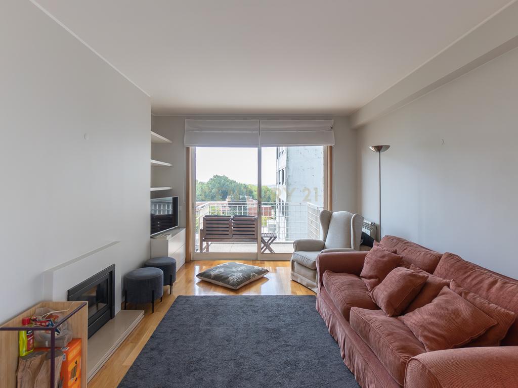 Apartamento T2 para Arrendamento em Lordelo do Ouro, Porto - Image 2