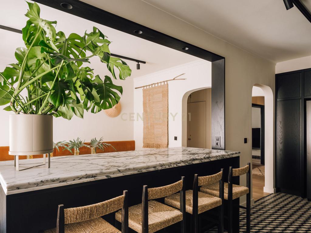 Apartamento T3 no Centro de Cascais com Licença de Alojamento Local - Image 17
