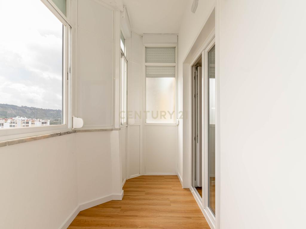 Apartamento T1 Renovado na Costa da Caparica – Conforto, Estilo e Excelente Localização - Image 15