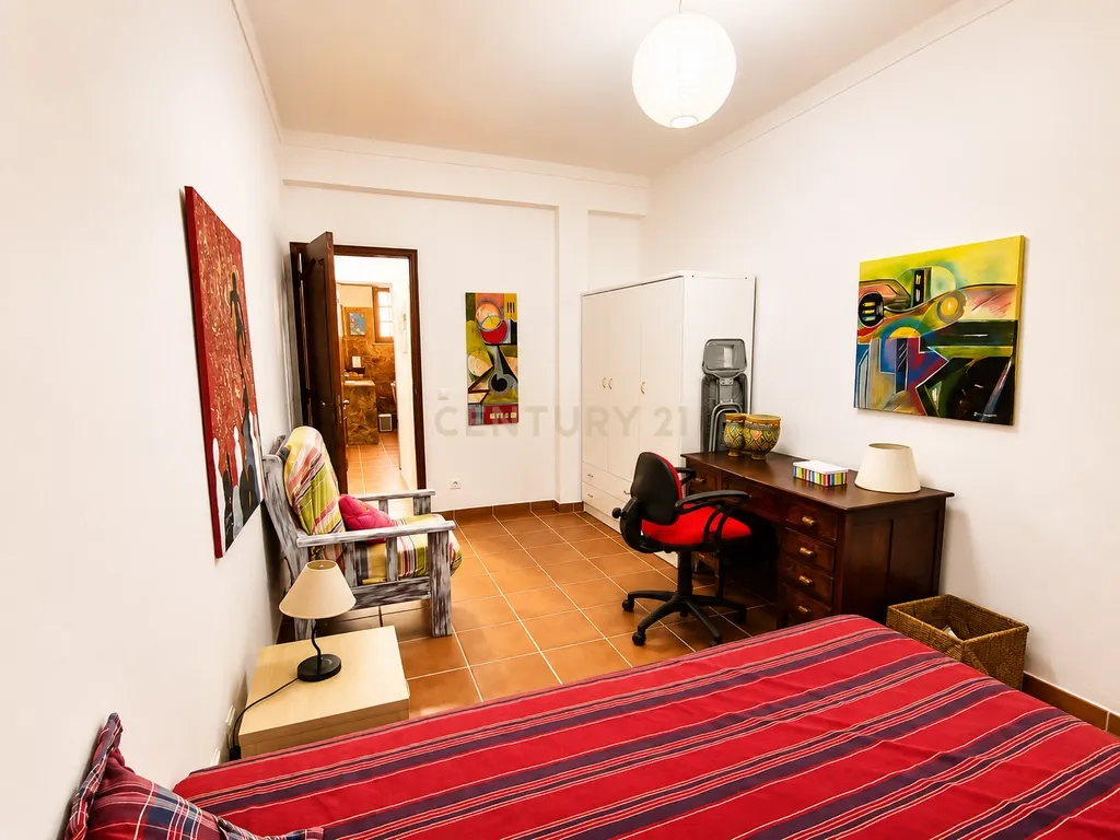 Oportunidade Única! Elegante Moradia + Apartamento T2 + Espaço + Funcionalidade = Qualidade de Vida. - Image 56
