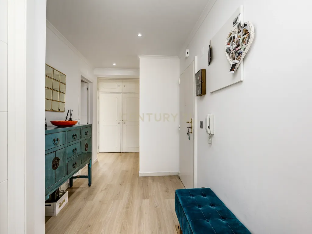 Apartamento T3 Remodelado em Massamá (Rua Miguel Torga) - Image 6