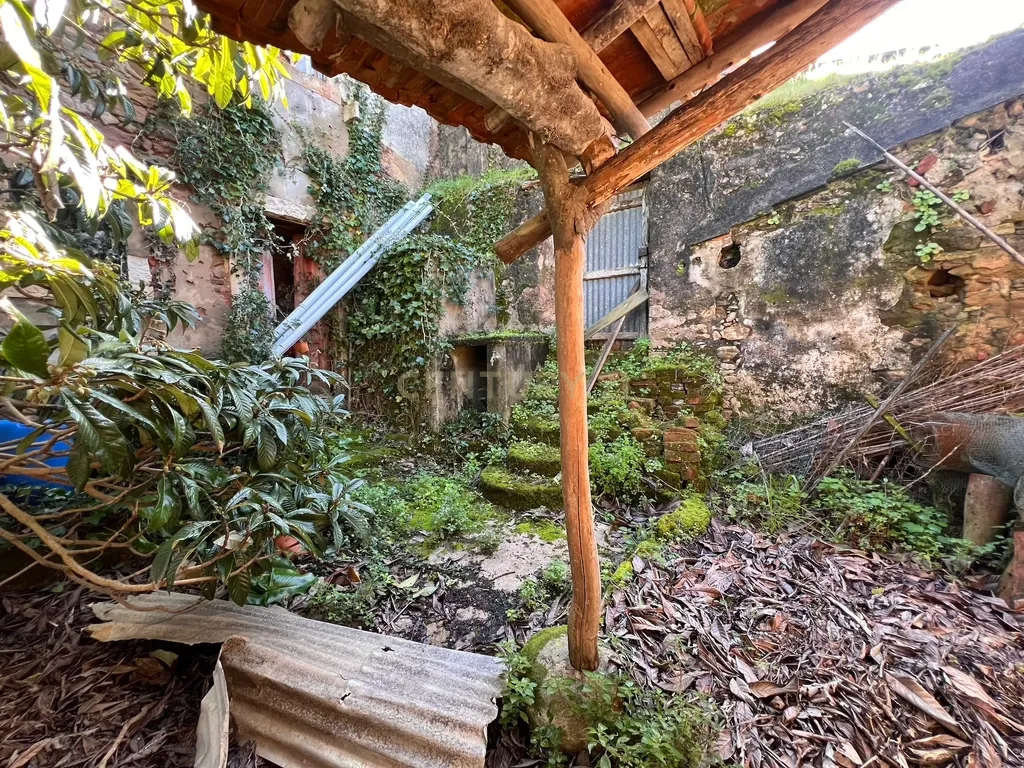 Casa com Adega para Reconstrução na Aldeia de Crastos - Image 18