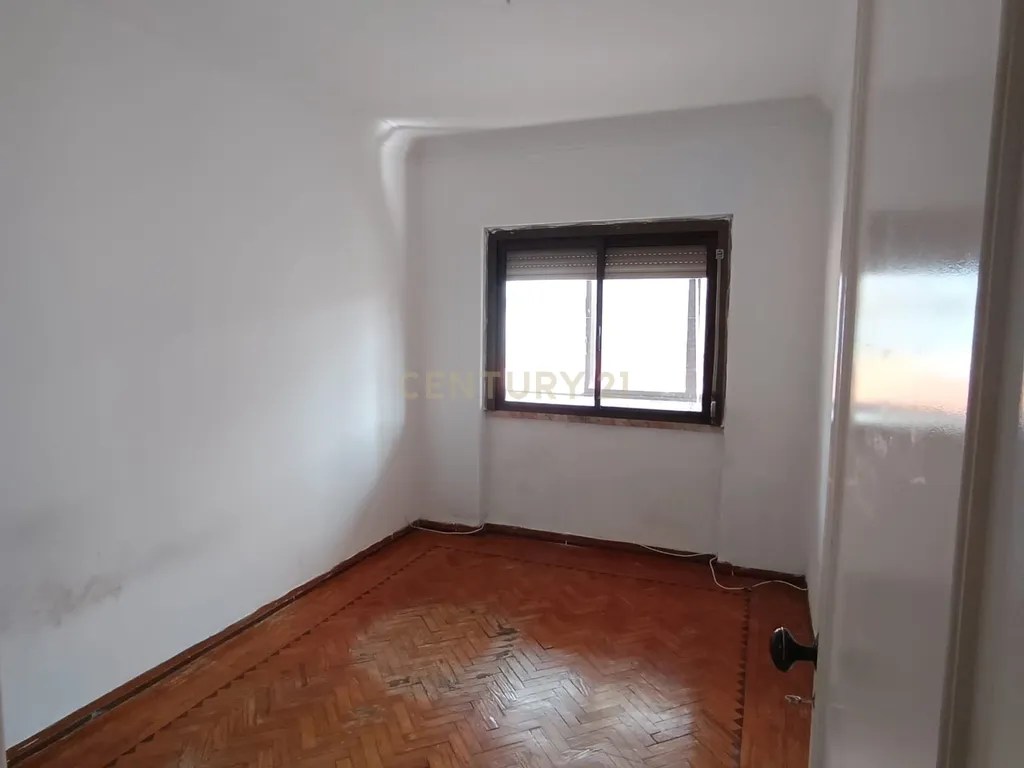 Apartamento de 4 Assoalhadas - Cova da Piedade - União Piedense - Image 11