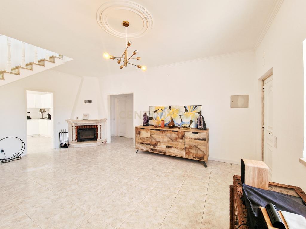 Moradia isolada de 6 assoalhadas com garagem - Zona tranquila - Image 7