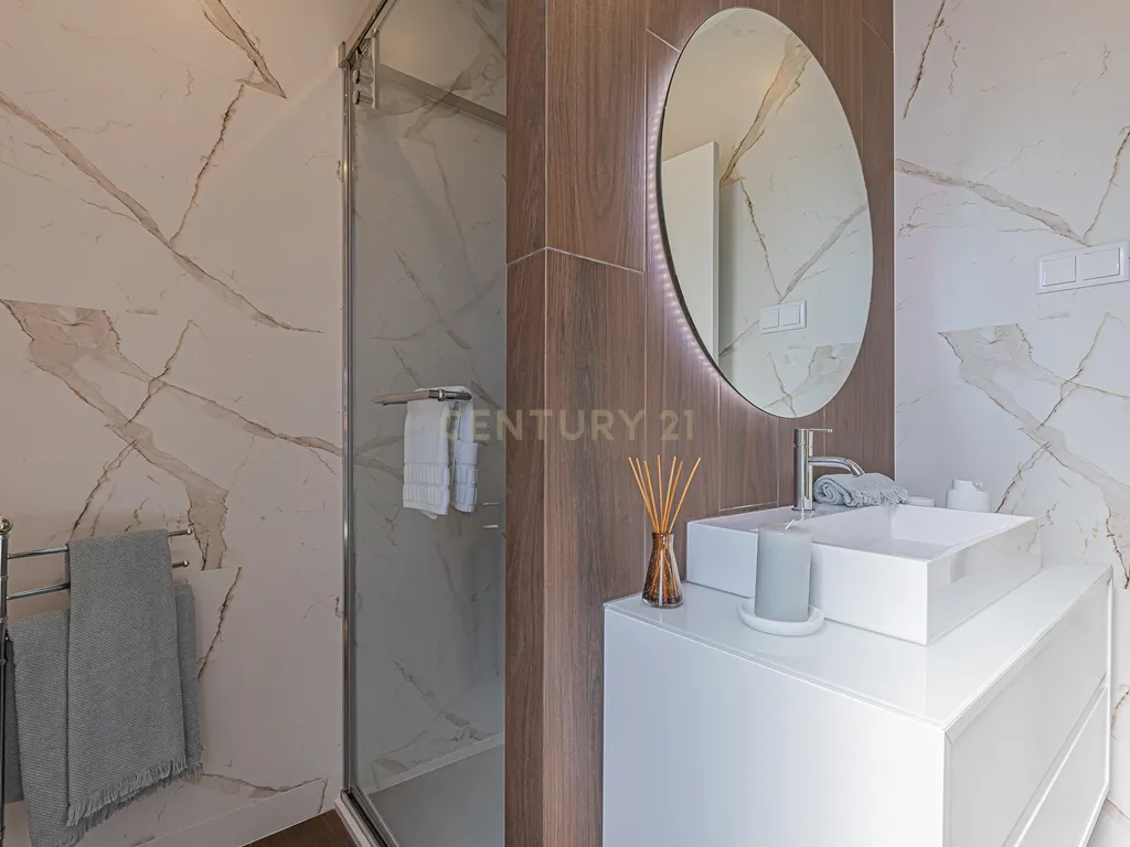 Moradia T4 de luxo, lote de gaveto 805m2, com cave e piscina. - Image 28