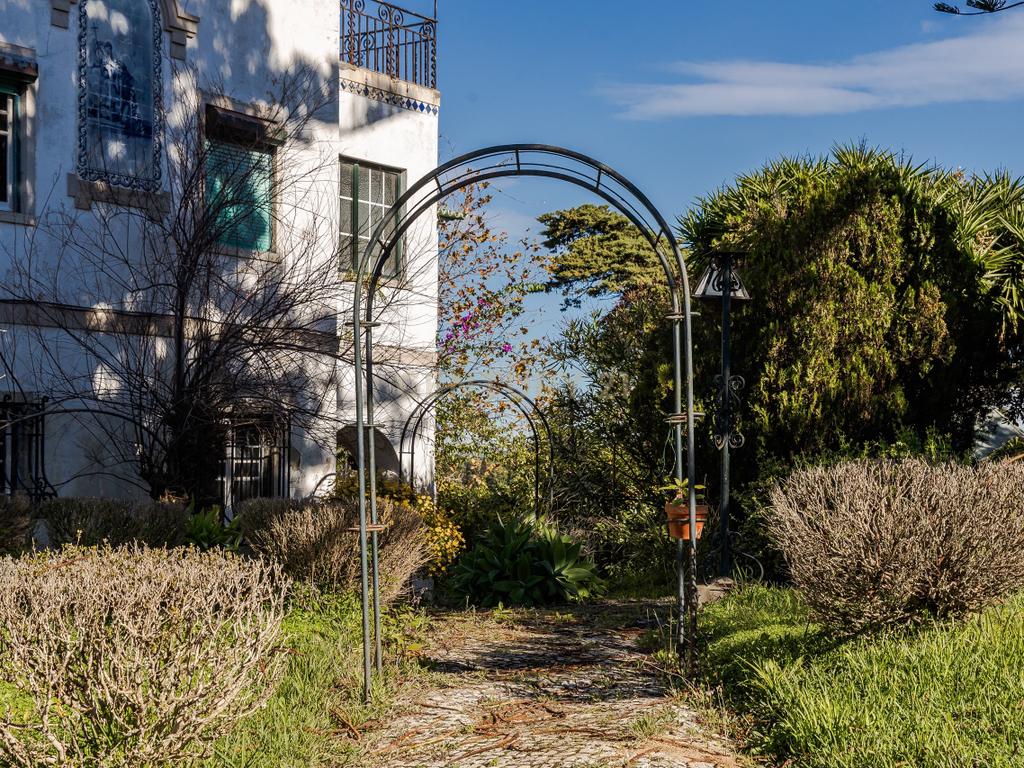 Palacete com 5 Quartos no Coração de Sintra - Image 17