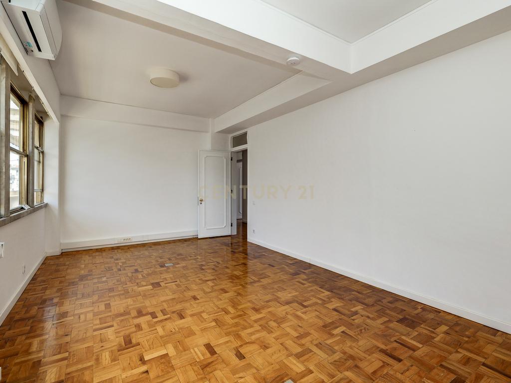 Escritório em zona de prestígio com 210 m² a 30 metros da Avenida da Liberdade! - Image 11