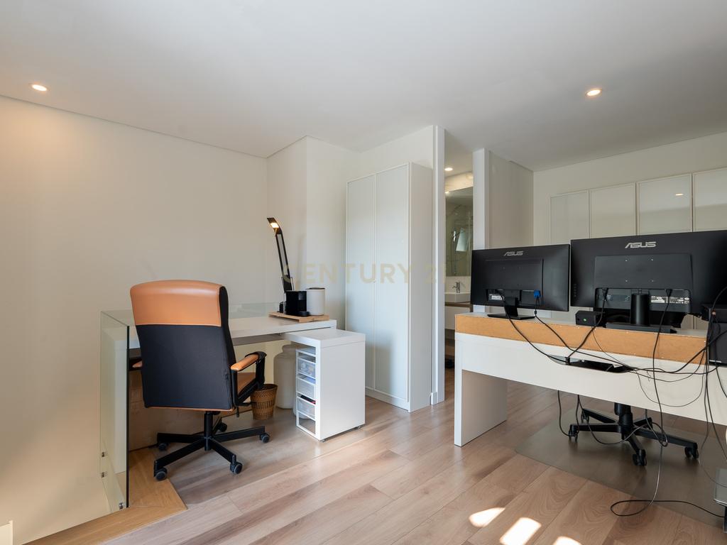 Apartamento T3+1 duplex, com terraço e estacionamento, no centro da cidade de Torres Vedras - Image 47