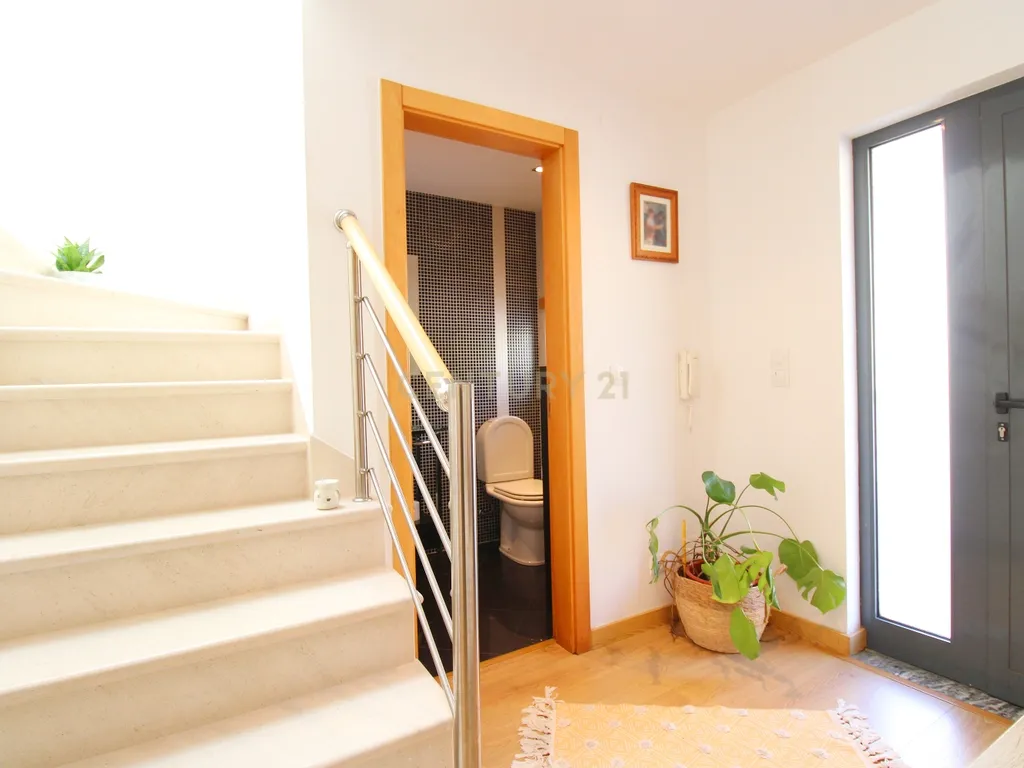 Moradia Contemporânea V3+1 Seixal - Image 29
