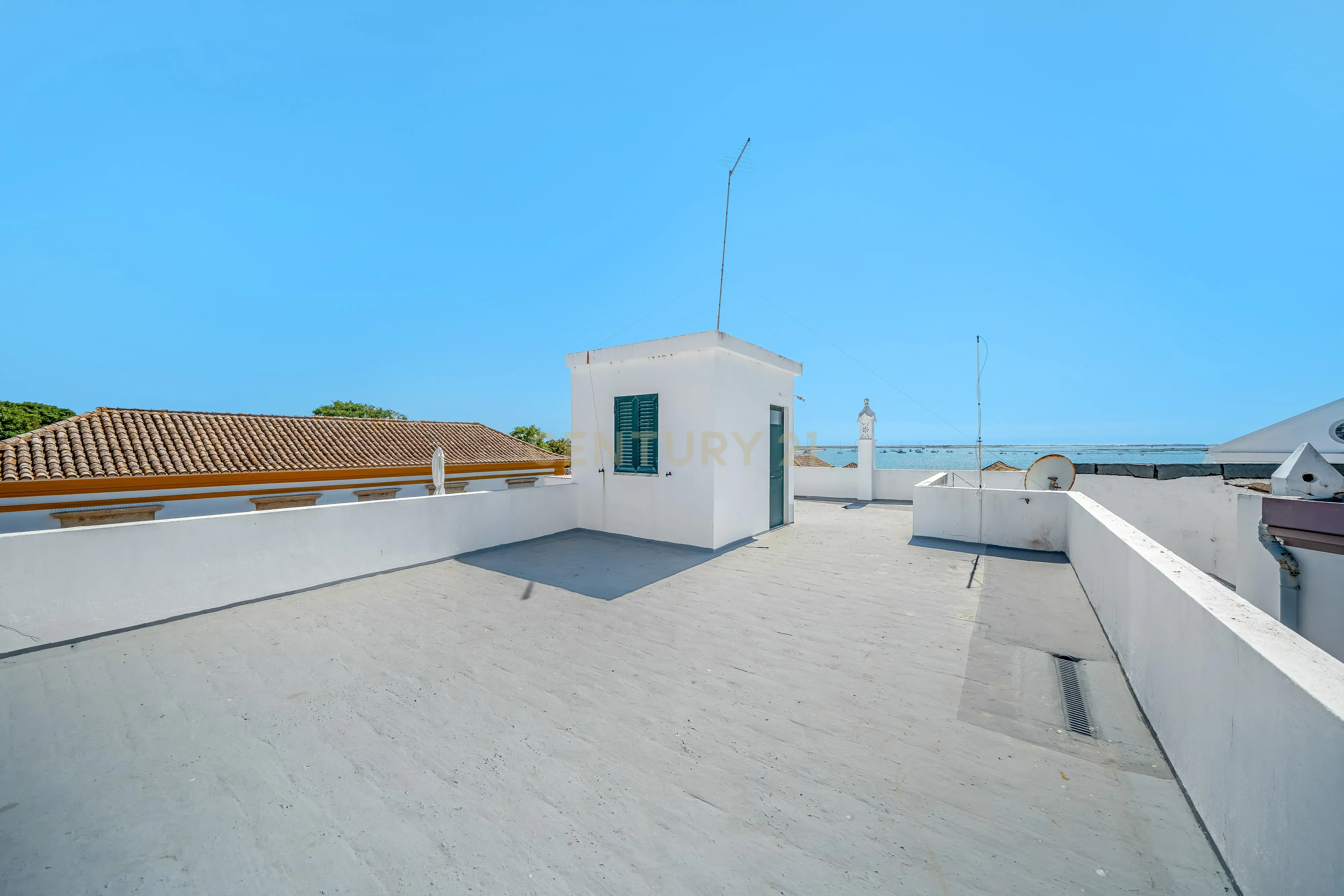 Fotografia 4 de Moradia T3+1 |Terraço com vista Panorâmica sobre a Ria Formosa e a Igreja da Sé |Zona Histórica – Cidade Velha de Faro