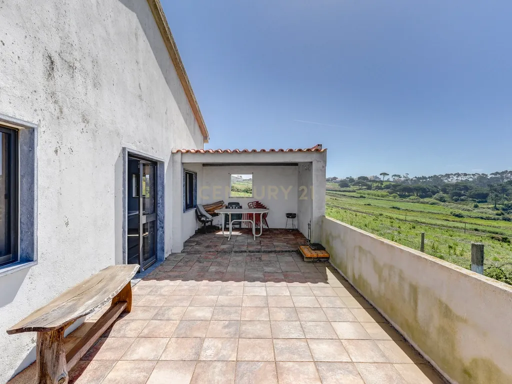 Moradia com Terreno Amplo e Vista Mar na Carvoeira - Image 30