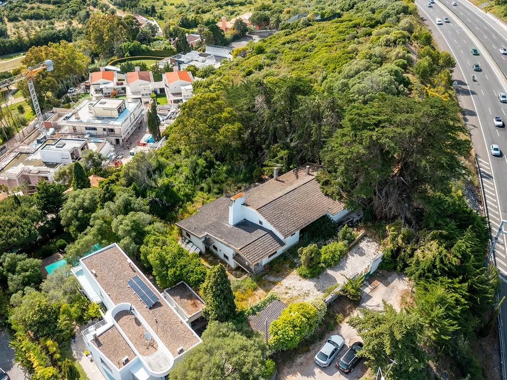 Moradia para Reabilitação Total, com 540 m² de Área Bruta de Construção, em Lote Urbano de 2.350 m² | Alcabideche, Cascais - Image 3