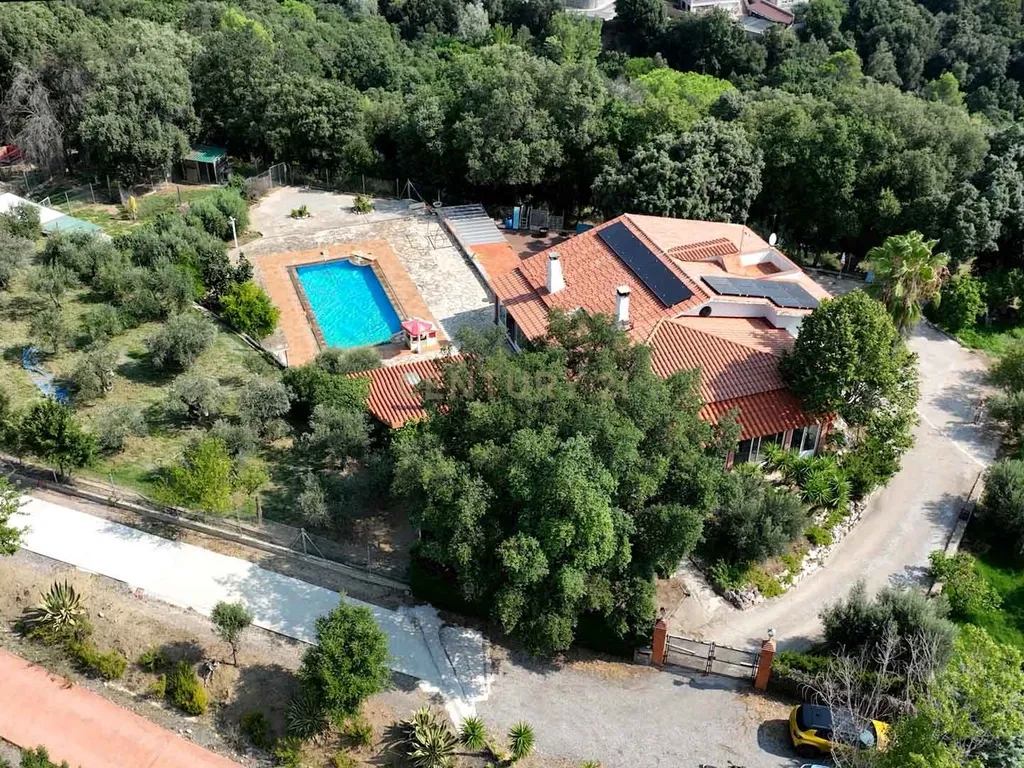 Exclusiva casa de campo com piscina em terreno de 24.136 m² junto a Matadepera – Vallès Occidental” - Image 2