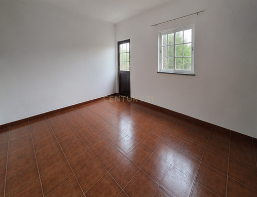 Casa localizada em Viana do Alentejo com 3 Quartos - Image 5