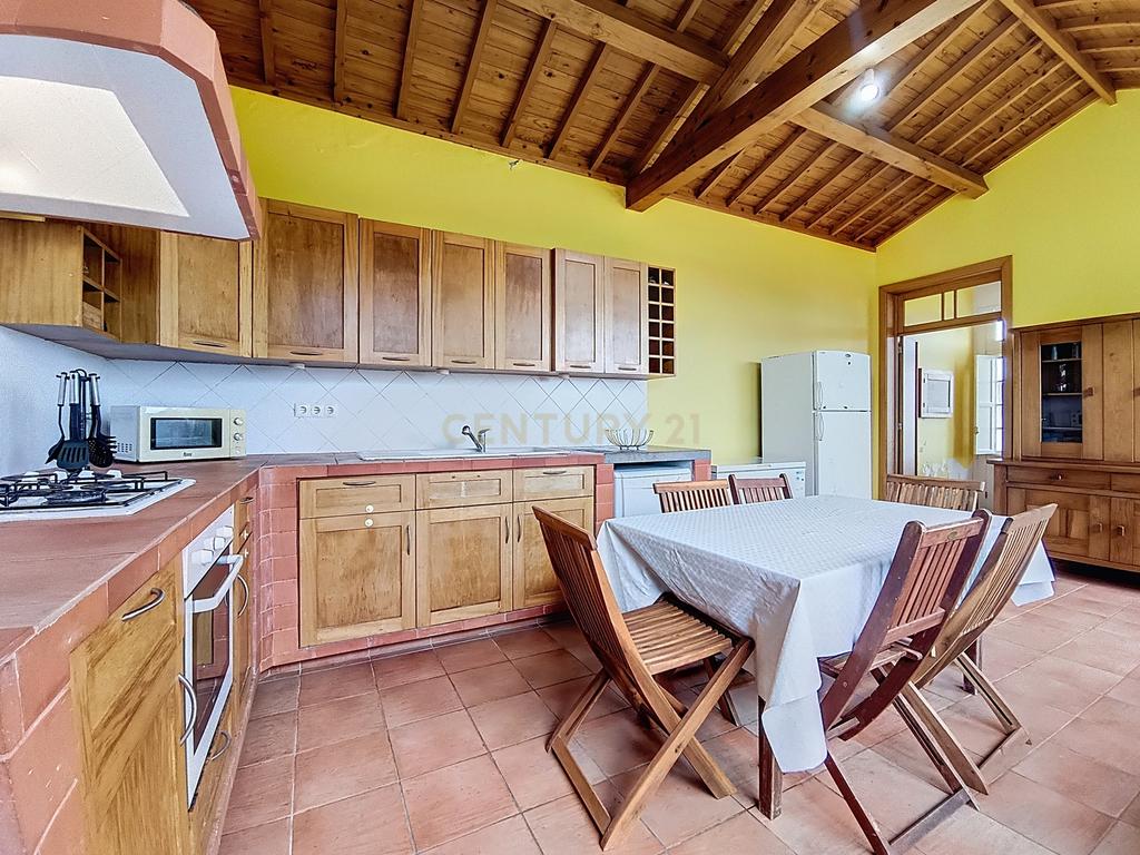 Rústico de Luxo – Moradia Renovada com Vista Mar Deslumbrante - Image 36