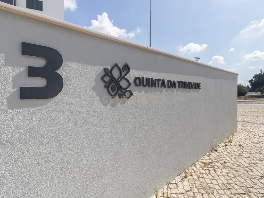 T2 c/arrecadação e parqueamento - Quinta da Trindade - Image 37