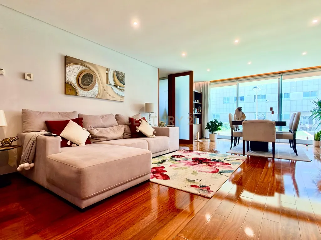 T3 NA 1ª LINHA DE MAR COM 2 LUGARES DE GARAGEM | LEÇA DA PALMEIRA - Image 1