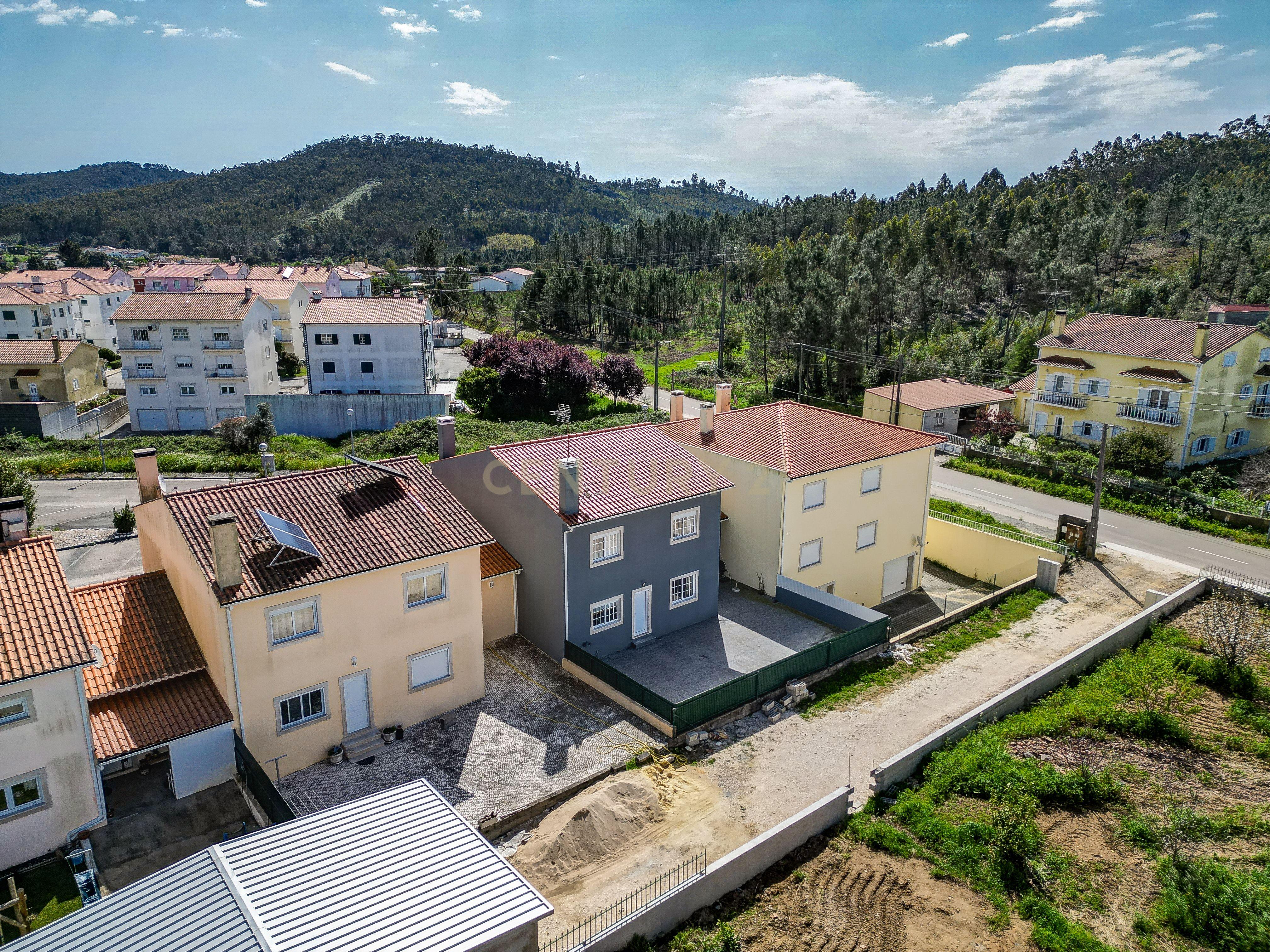 Casa Moderna em Vila de Rei com 4 Quartos e Segurança Avançada - Image 55