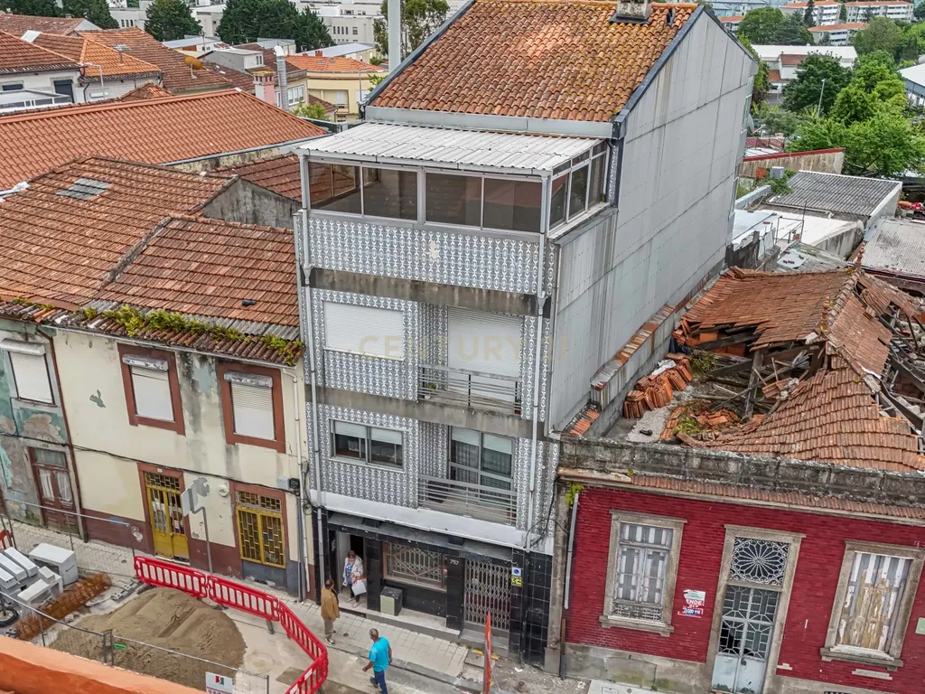T2 Renovado com Vista Cidade – Rua de São Roque da Lameira, Campanhã - Image 37