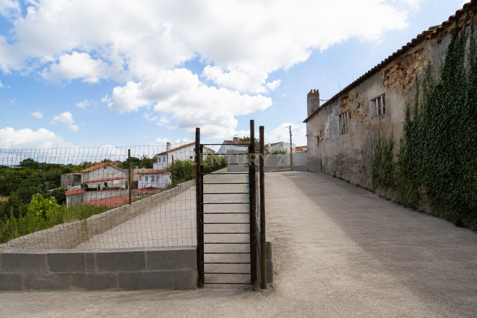Fotografia 8 de Moradia T4 com Garagem para 3 Carros e Logradouro