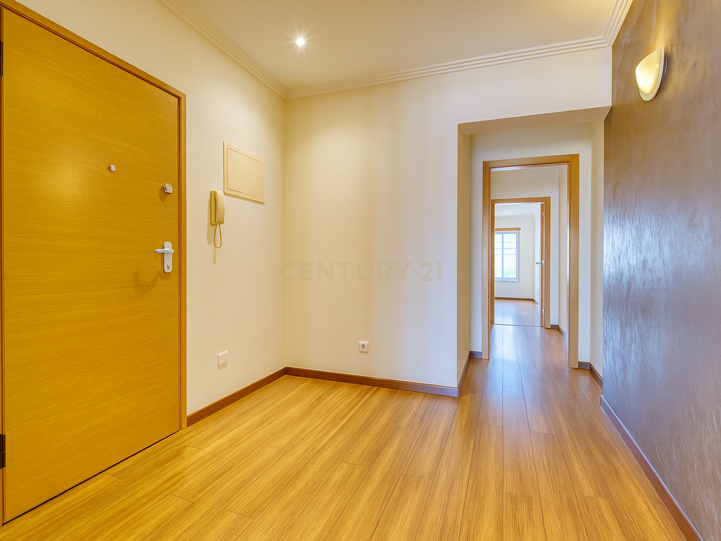 T2 com Box e Arrecadação – Ramada, Odivelas - Image 1