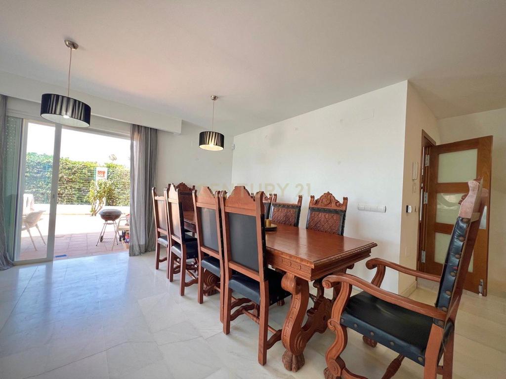Casa con vistas al mar en primera línea – Urbanización Bahía de Estepona - Image 5