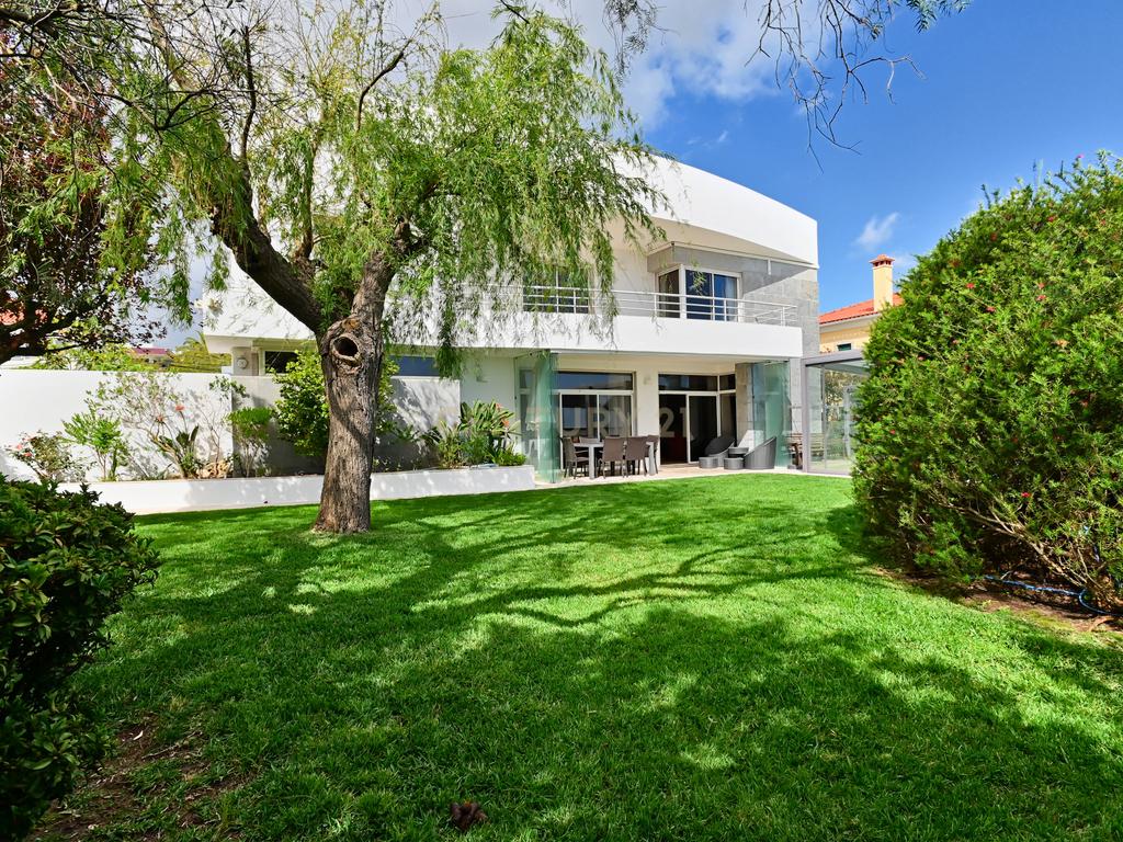 Luxuosa Moradia Isolada na Serra de Carnaxide com Piscina  - Image 1