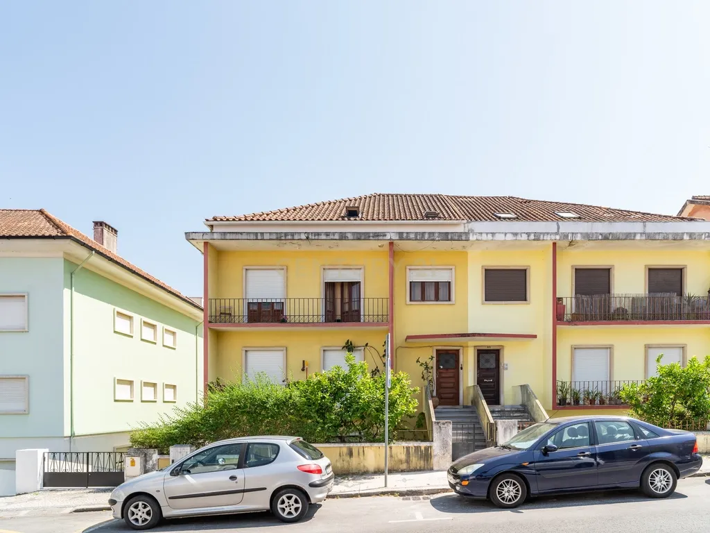 Apartamento T3+1 com logradouro e estacionamento privativos e sótão independente rentabilizado – Bairro Norton de Matos - Coimbra - Image 43
