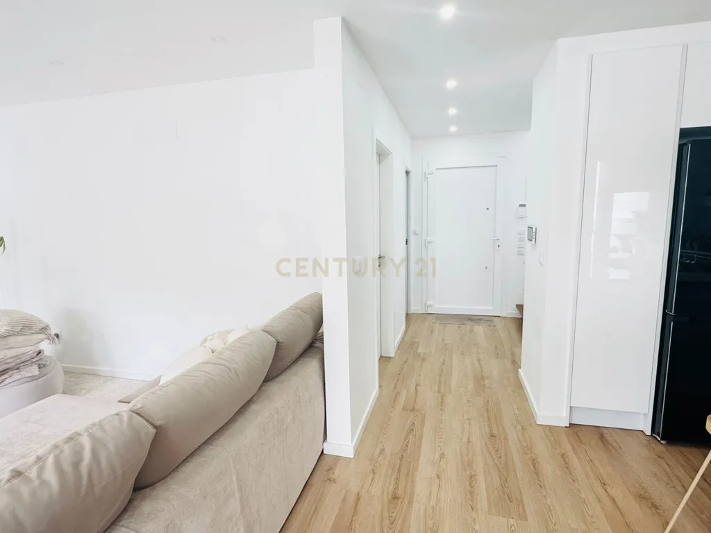 Moradia Geminada T4 em Caneças, Moderna e com excelentes acabamentos - Image 28