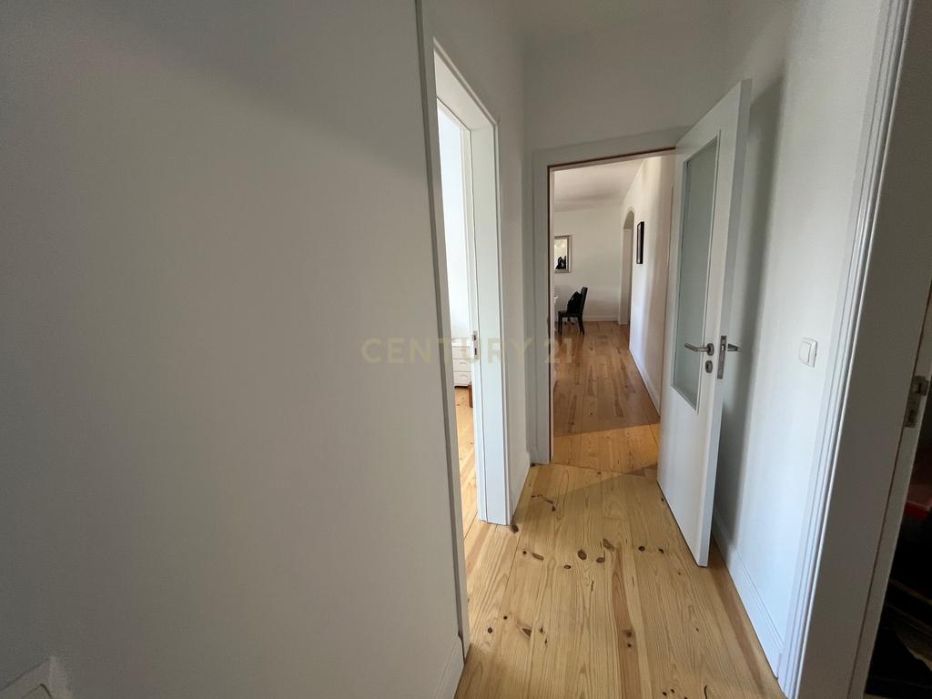 Moradia com quatro apartamentos independentes, três T2 e um T3 em Atouguia da Baleia. Ideal para famílias ou grupos, preparada para turismo ou para arrendamento de longa duração. - Image 68