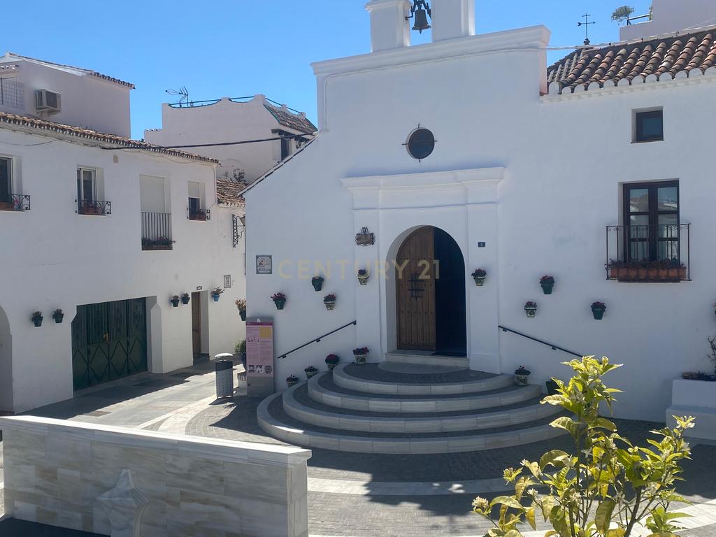Espaço Comercial em Málaga com Excelente Localização e Acessibilidade - Image 1
