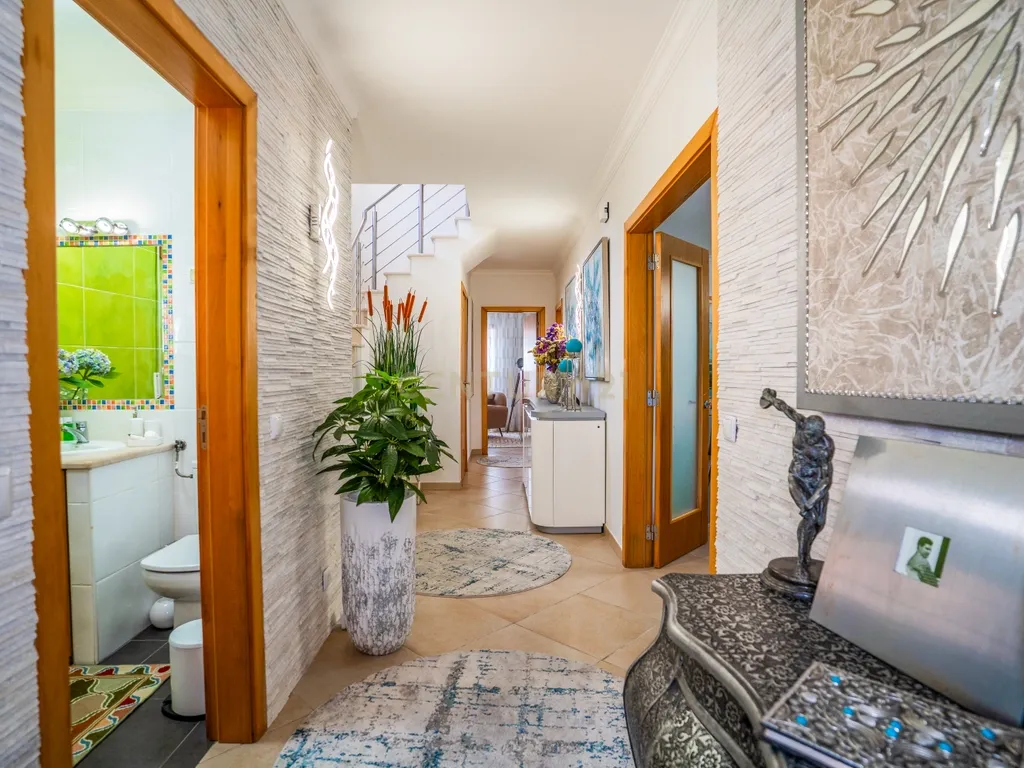 Moradia T4 Independente com Anexo | Lote 635 m² - Image 11