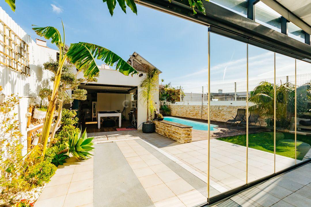 Luxuosa Moradia Renovada com Vista Panorâmica em Loures - Image 16