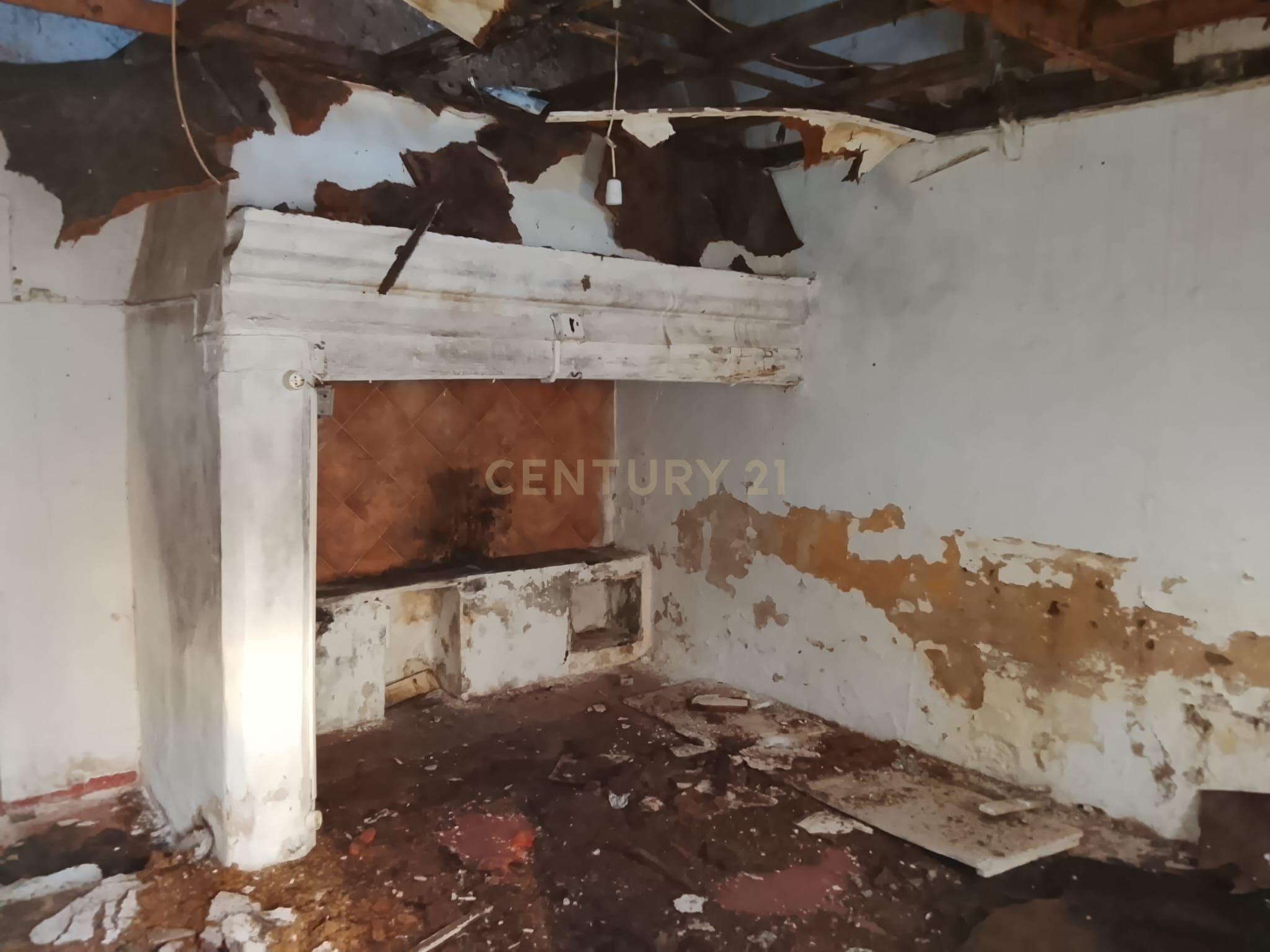 Fotografia 7 de Oportunidade de Investimento! Moradia p/recuperar Retaxo, Castelo Branco