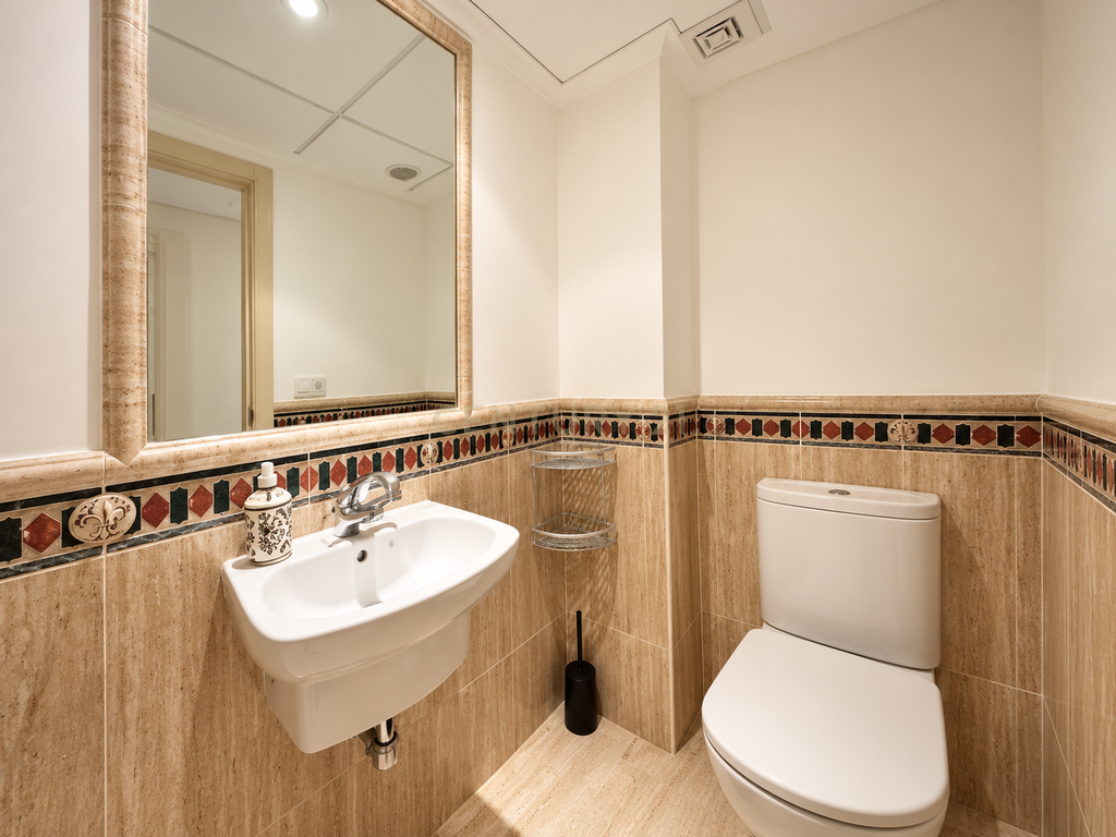 Apartamento Espaçoso com Jardim e Grande Terraço na Prestigiada Zona de Nagüeles, Marbella - Image 27