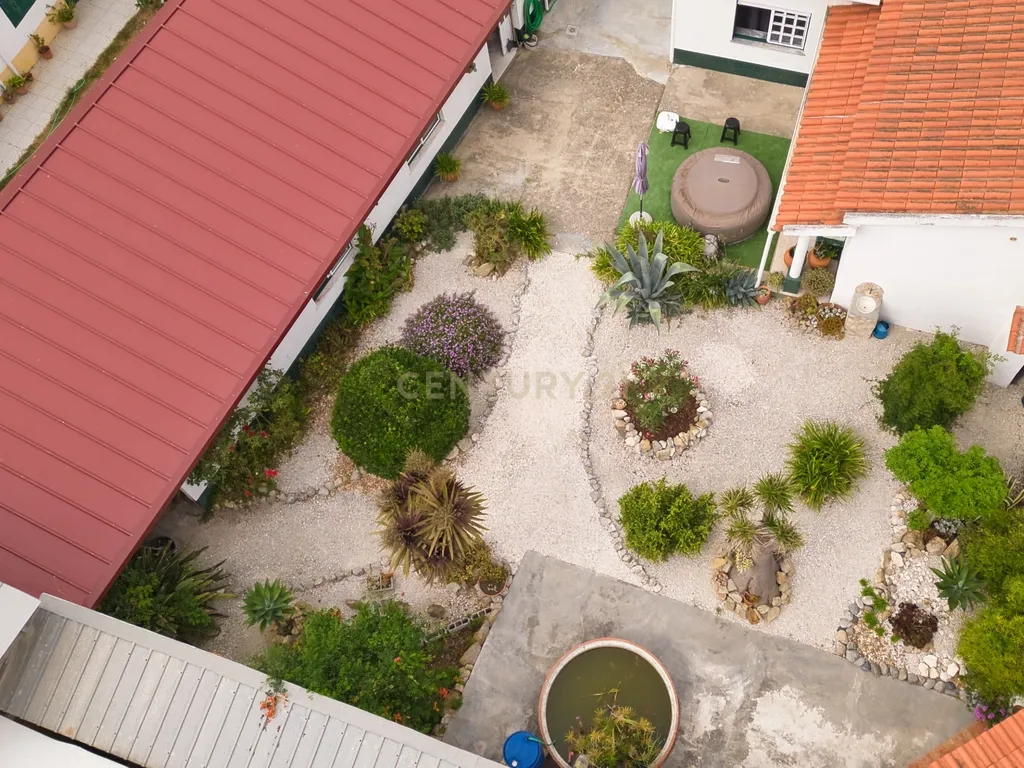 Linda Moradia T2 com Jardim e garagem a poucos kms de Martinho do Porto - Image 3